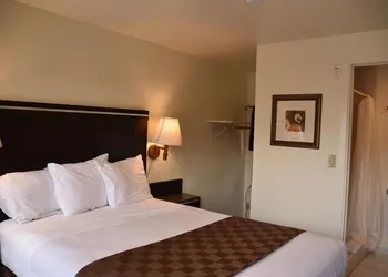Baycities Motel hotel thumbnail 8