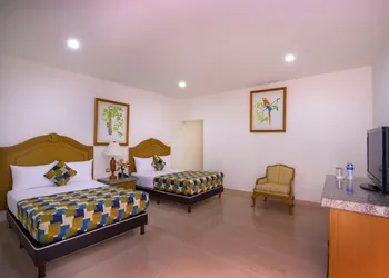 Hotel Embajadores hotel thumbnail 7