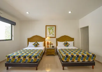 Hotel Embajadores hotel thumbnail 8