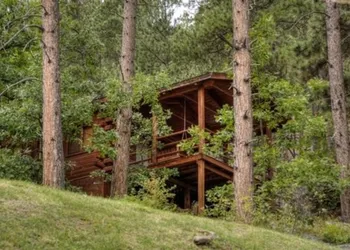 Powder House Lodge hotel thumbnail 2