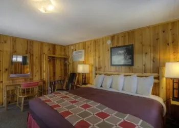 Powder House Lodge hotel thumbnail 3