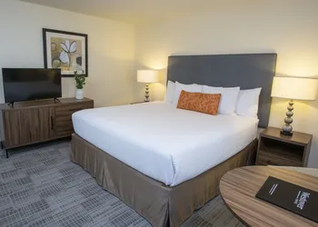 Lakeshore Inn hotel thumbnail 7