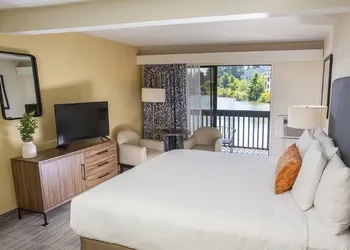 Lakeshore Inn hotel thumbnail 8