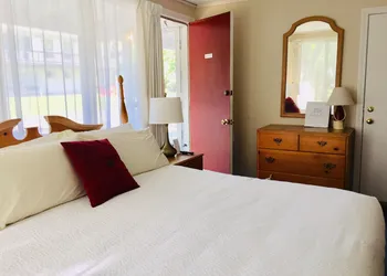 Sesuit Harbor House hotel thumbnail 4