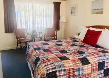 Sesuit Harbor House hotel thumbnail 6