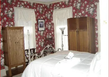Vintage Gardens Bed & Breakfast hotel thumbnail 2