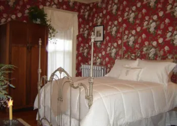 Vintage Gardens Bed & Breakfast hotel thumbnail 3