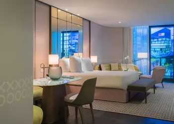 SLS LUX Brickell hotel thumbnail 5