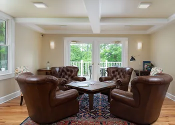 Lakehouse Inn hotel thumbnail 2