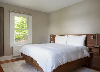 Lakehouse Inn hotel thumbnail 6