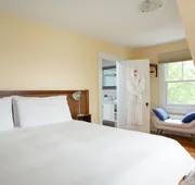 Lakehouse Inn hotel detail image 7