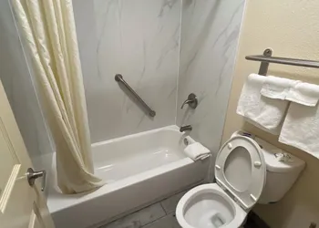 CourtesyStay hotel thumbnail 5