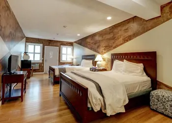 Hamilton Village Inn hotel thumbnail 5