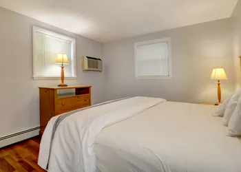 Hamilton Village Inn hotel thumbnail 6