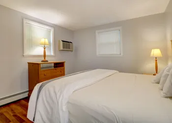 Hamilton Village Inn hotel thumbnail 6