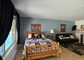 Chateau Rouge Condominiums hotel thumbnail 2