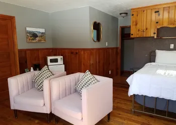 Stone Mountain Lodge and Cabins hotel thumbnail 7
