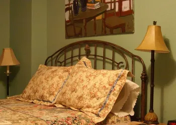 Gallagher's Irish Rose hotel thumbnail 6