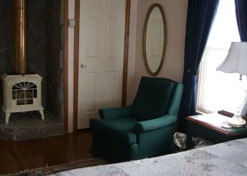 Gallagher's Irish Rose hotel thumbnail 7