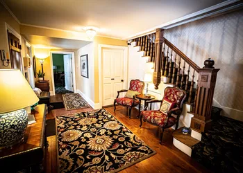 Twin Oaks Inn hotel thumbnail 3
