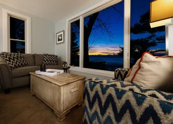 Looking Glass Beachfront Inn hotel thumbnail 2