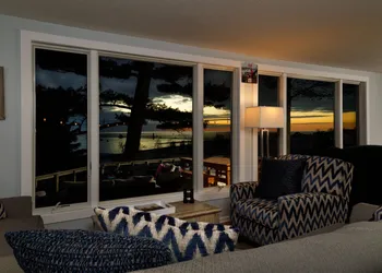 Looking Glass Beachfront Inn hotel thumbnail 3
