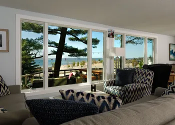 Looking Glass Beachfront Inn hotel thumbnail 5