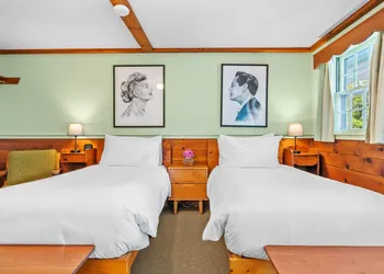 Mid-Town Motel hotel thumbnail 2