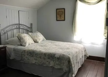 Riverboat Bed & Breakfast hotel thumbnail 5