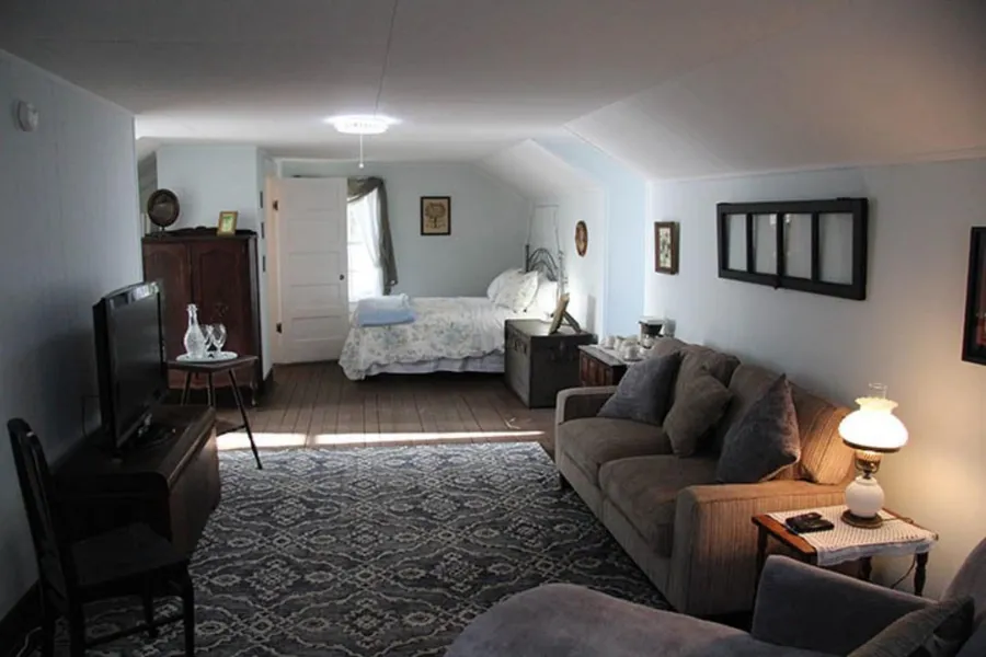 Riverboat Bed & Breakfast hotel detail image 6