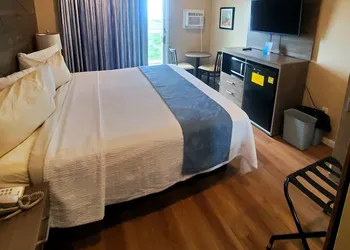 Water's Edge Ocean Resort hotel thumbnail 5