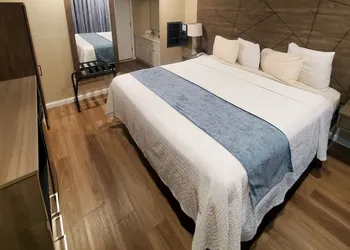 Water's Edge Ocean Resort hotel thumbnail 7