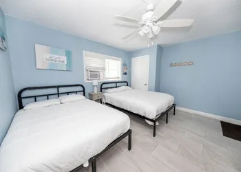 Nassau Inn Beachfront hotel thumbnail 2