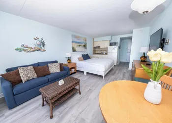 Nassau Inn Beachfront hotel thumbnail 6