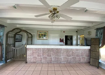 Economy Suites hotel thumbnail 2