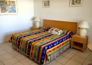 Economy Suites hotel thumbnail 3