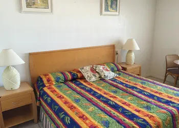 Economy Suites hotel thumbnail 4