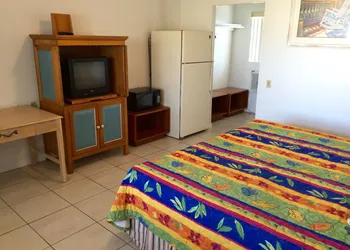 Economy Suites hotel thumbnail 6