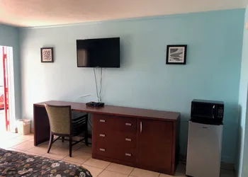 Economy Suites hotel thumbnail 8
