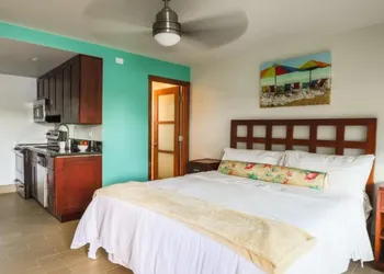 Sun Dek Beach House hotel thumbnail 3