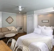 Katy House Bed and Breakfast hotel detail image 7
