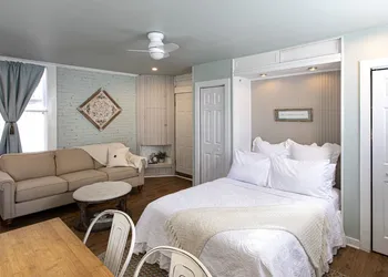 Katy House Bed and Breakfast hotel thumbnail 7
