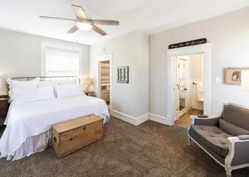 Katy House Bed and Breakfast hotel thumbnail 8