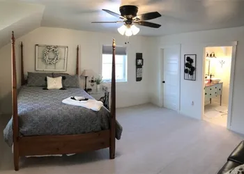 Snowgoose Pond Bed & Breakfast hotel thumbnail 6