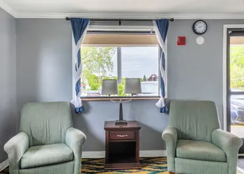 Super Inn by OYO Lansing MI hotel thumbnail 3