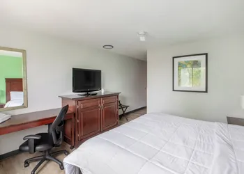 Super Inn by OYO Lansing MI hotel thumbnail 8