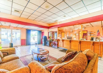 Castle Inn & Suites by OYO Lawton hotel thumbnail 2