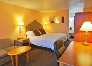 Castle Inn & Suites by OYO Lawton hotel thumbnail 6