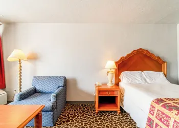 Castle Inn & Suites by OYO Lawton hotel thumbnail 7