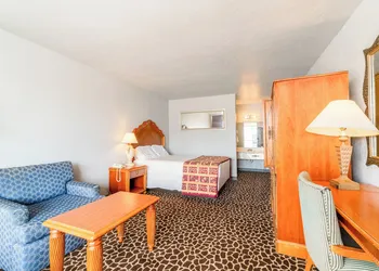 Castle Inn & Suites by OYO Lawton hotel thumbnail 8